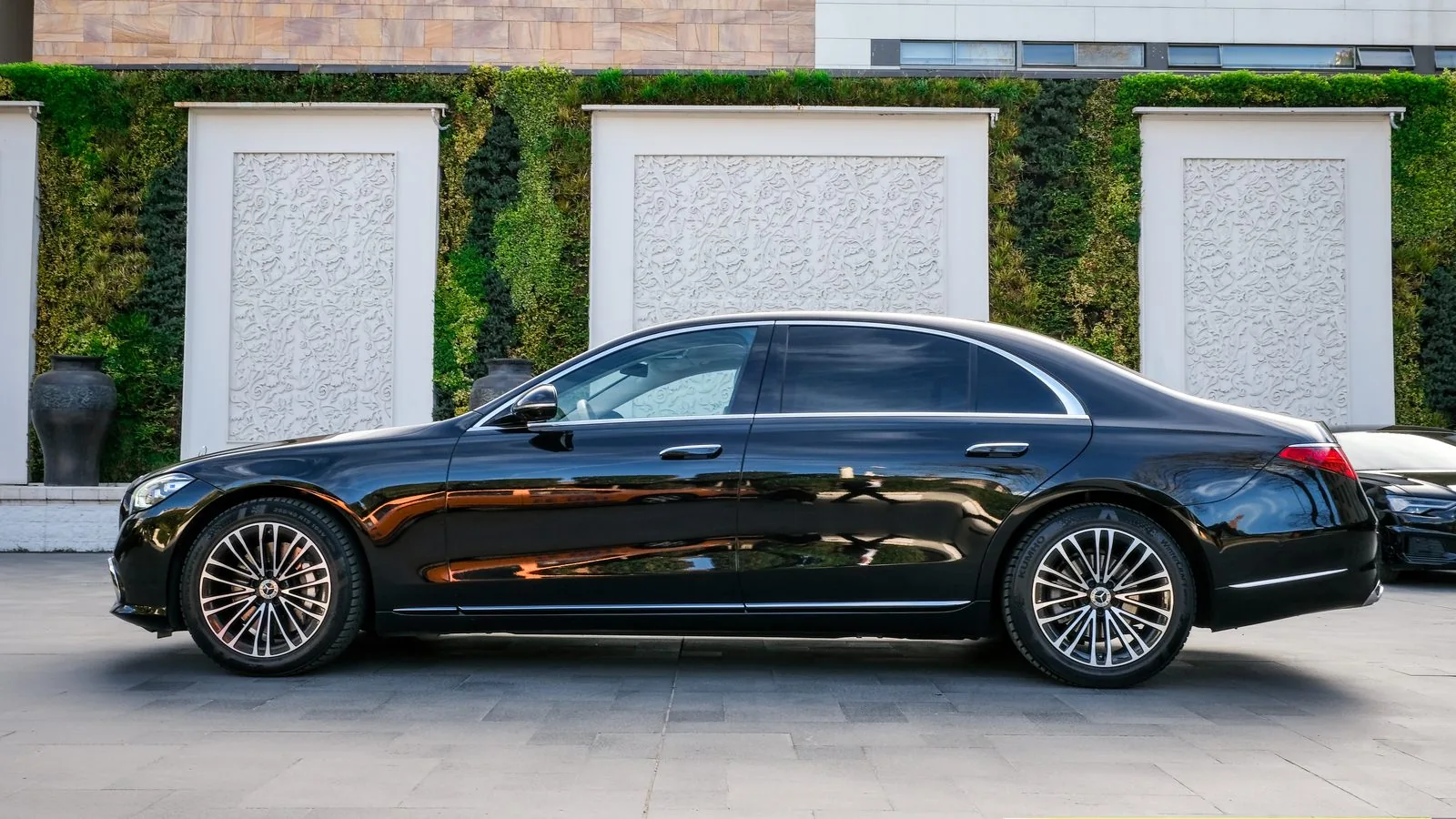 Mercedes-Benz S-Class waiting outside a hotel entrance in Istanbul